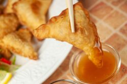 Receta de crujientes de gambón y verdura con salsa de mango