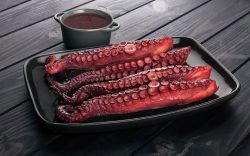 4 patas de pulpo grandes cocidas en su propio jugo fish solutions para hosteleria