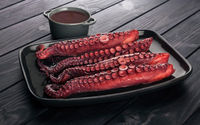 4 patas de pulpo grandes cocidas en su propio jugo fish solutions para hosteleria