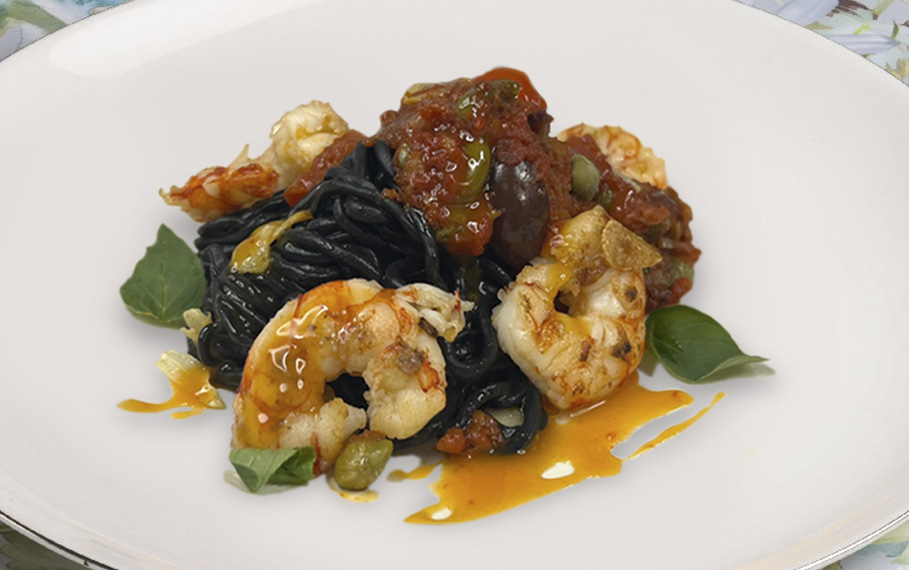 ESPAGUETI DE MERLUZA CON TINTA DE CALAMAR CON GAMBONES SALTEADOS Y SALSA DE TOMATE ITALIANO