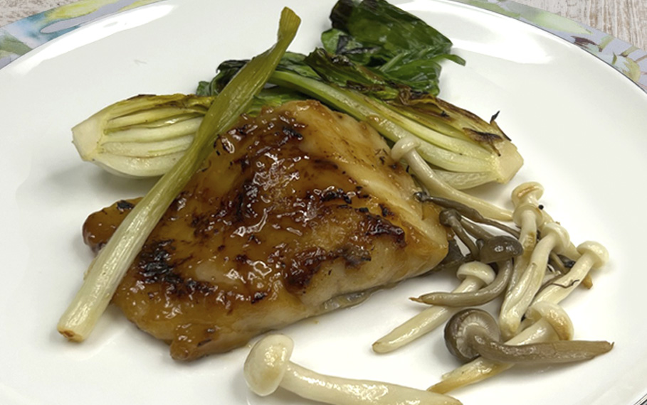 BACALAO CON MISO Y PACK CHOI A LA BRASA RECORTE