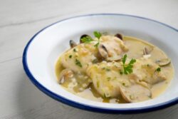 Ventresca de merluza en salsa verde pescanova fish solutions receta