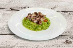 Foto formacion arroz verde con calamar y langostino