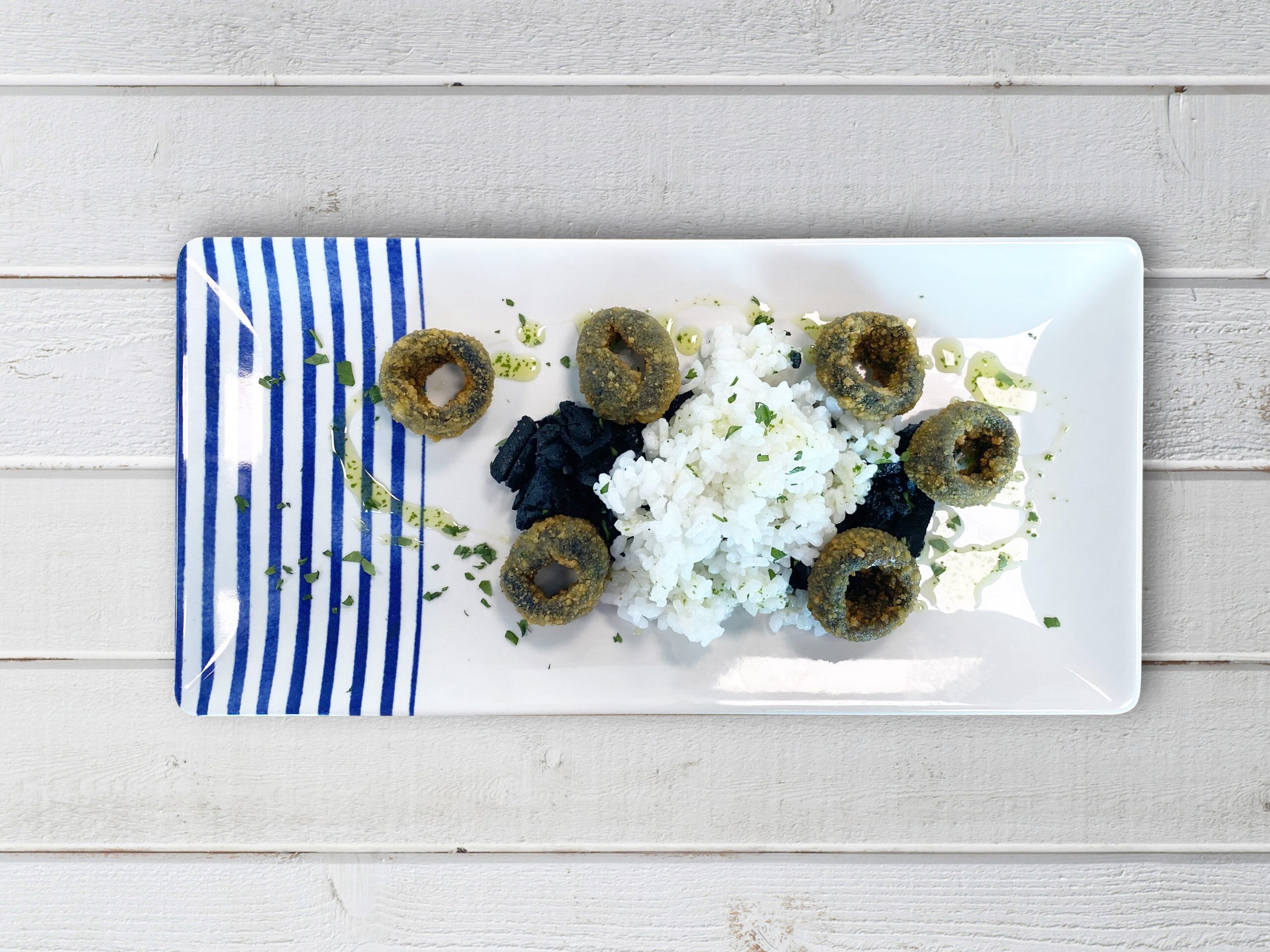 Foto receta chopis en su tinta con cama de arroz y mermelada2