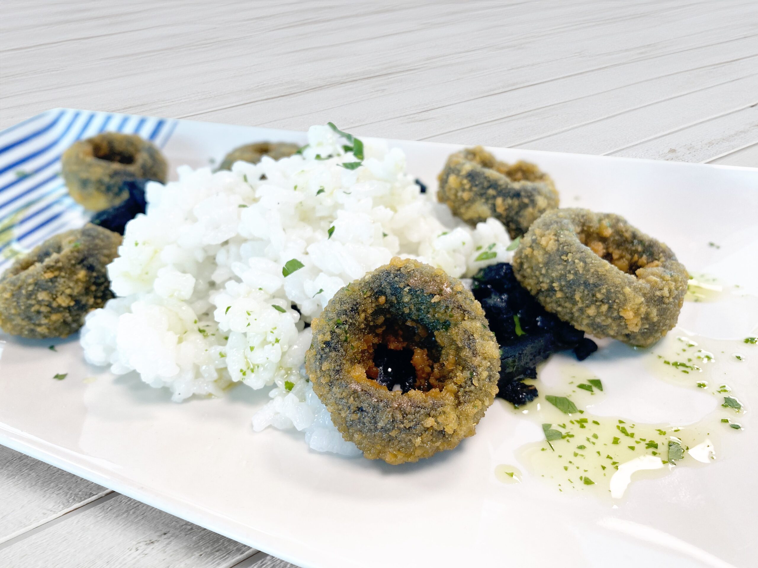 Foto receta chopis en su tinta con cama de arroz y mermelada2